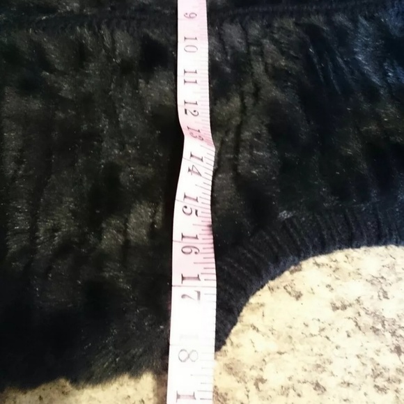 Northern Reflections Black Faux Fur Vest  S - Picture 6 of 7